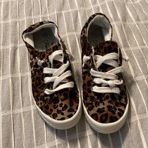 Forever comfort leopard print sneakers